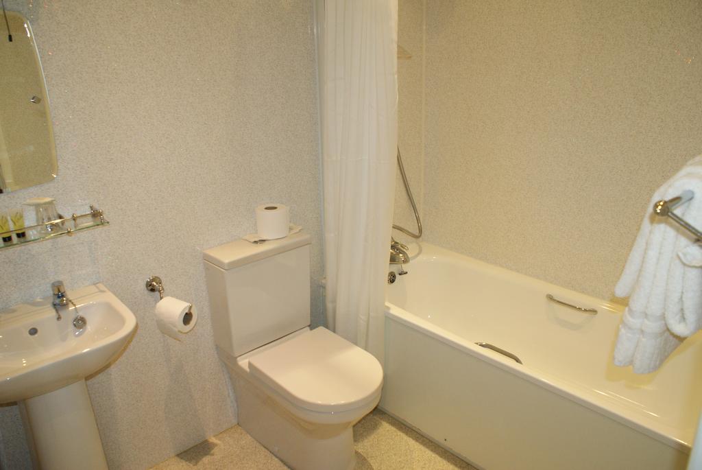 Queens Lodge Llandudno Room photo